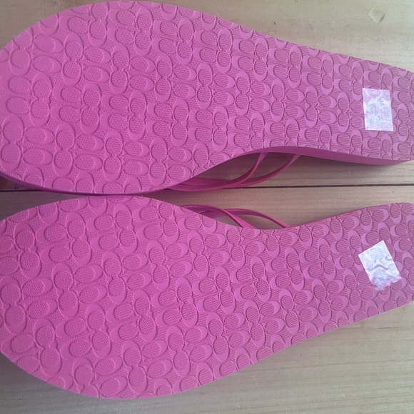 Coach hot pink flip flop never been worn in box. - Picture 4 of 5
